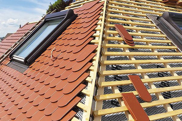 Germany, Baden-Wuerttemberg, Stuttgart, Construction of roof